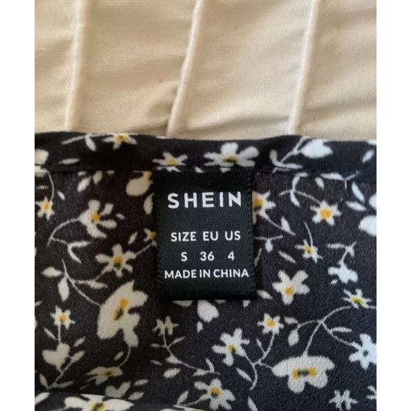 SALE! FINAL PRICE!  SHEIN Ditsy Floral Ruffle Sleeve Square Neck Dress - Picture 4 of 4